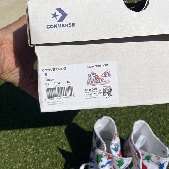 Limited edition unisex Dino Converse sz 5 Youth - Picture 8 of 9